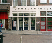 805604 Gezicht op de voorgevel van het Bouwbureau Binnenstad (Oudegracht 186) te Utrecht.